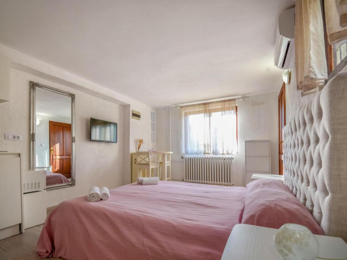 Studios Barre With Jacuzzi Rovinj Eksteriør bilde