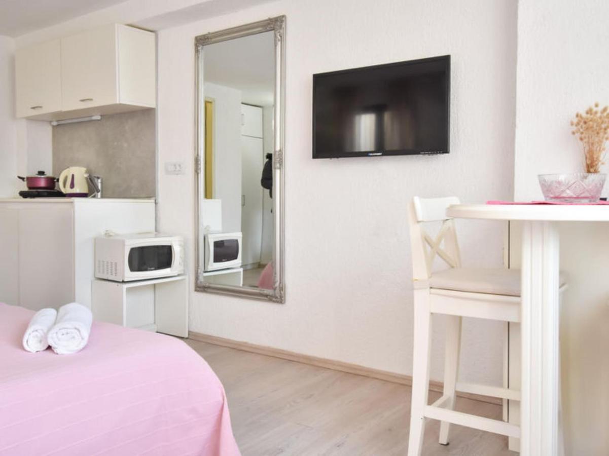 Studios Barre With Jacuzzi Rovinj Eksteriør bilde